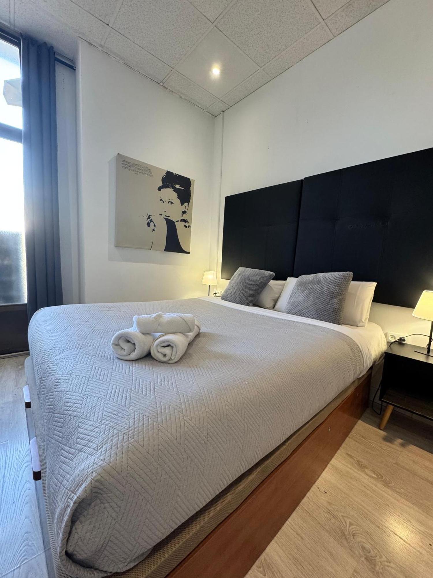 Opera Lux Hotel Madrid Bagian luar foto