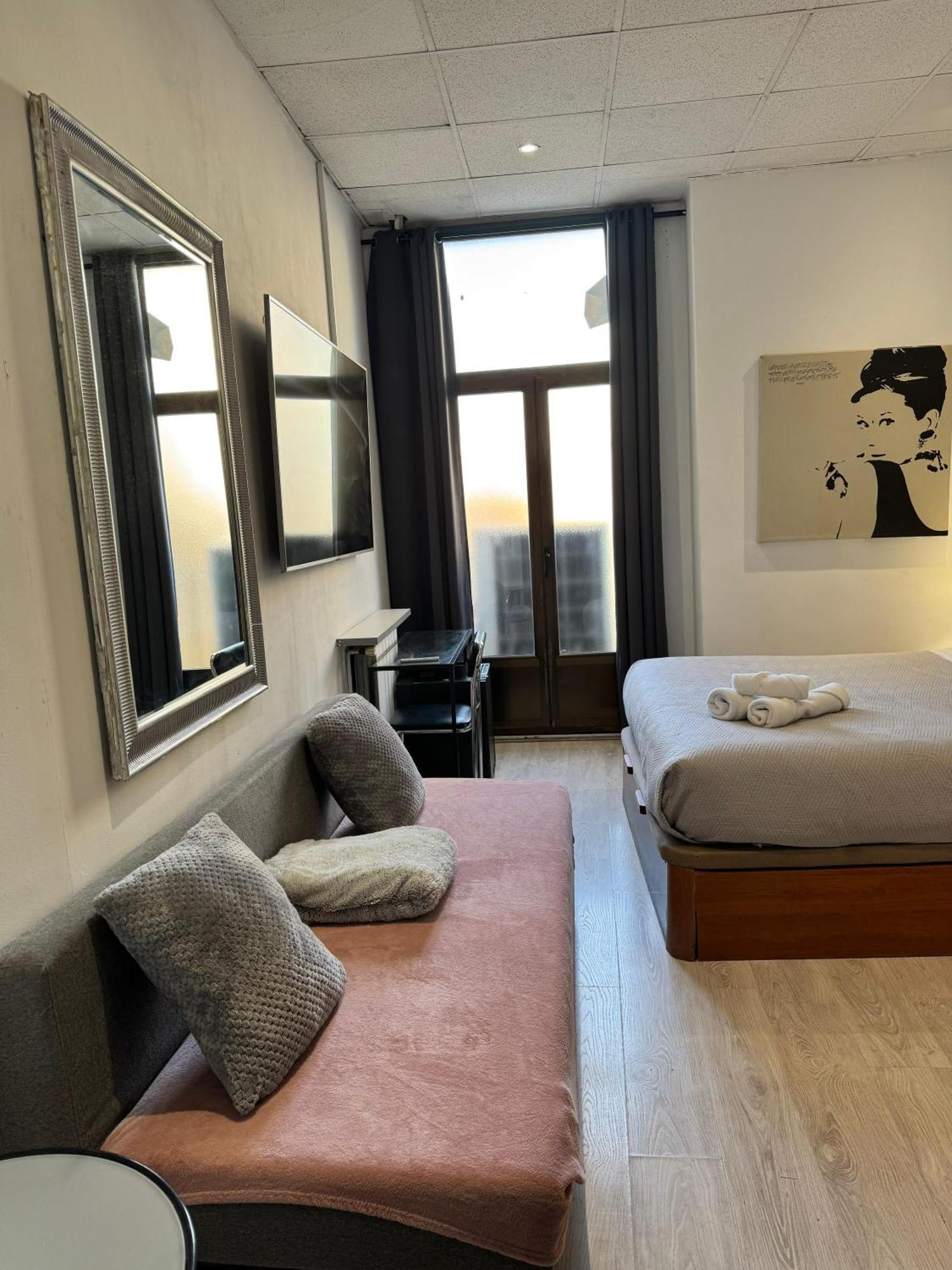 Opera Lux Hotel Madrid Bagian luar foto