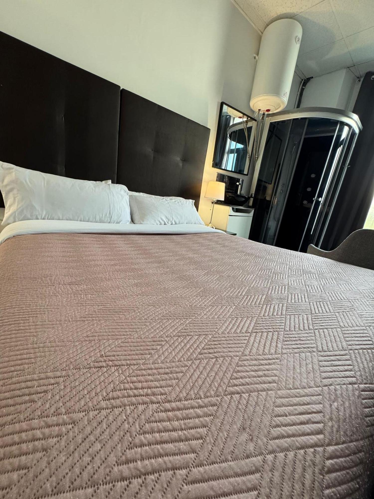 Opera Lux Hotel Madrid Bagian luar foto